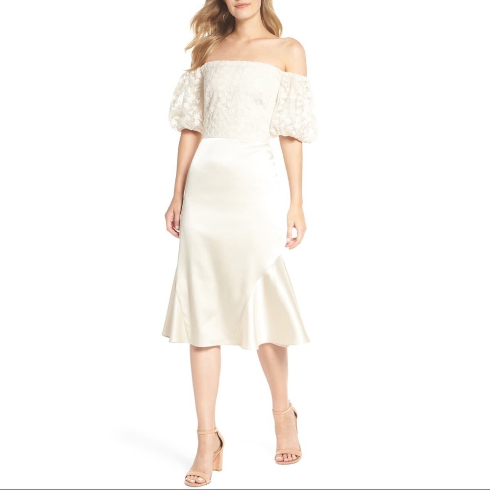 NEW! GAL MEETS GLAM | Adele Off the Shoulder Dress